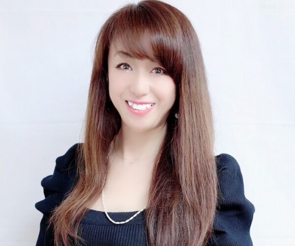 せん姉さんとBeosteスクール代表のツーショット写真。Netflix番組『あいの里』出演の美容業界の専門家。